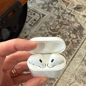 Apple AirPods (flaw)